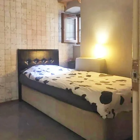Kaboom Showroom & * Istanbul