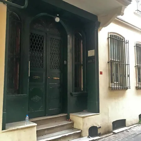 Kaboom Showroom & * Istanbul