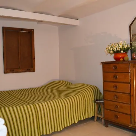 Kaboom Showroom & Guest house *